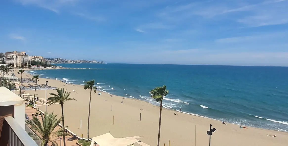 Sale of middle floor apartment in Fuengirola 10