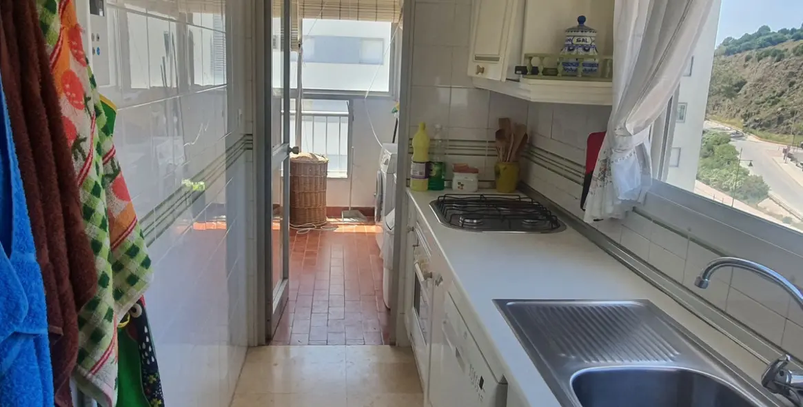Sale of middle floor apartment in Fuengirola 14