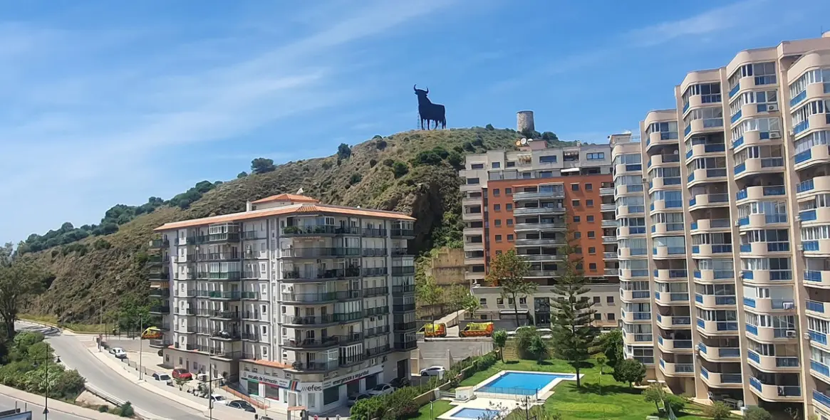 Sale of middle floor apartment in Fuengirola 16