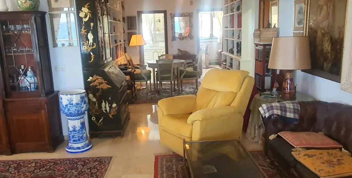 Sale of middle floor apartment in Fuengirola 19