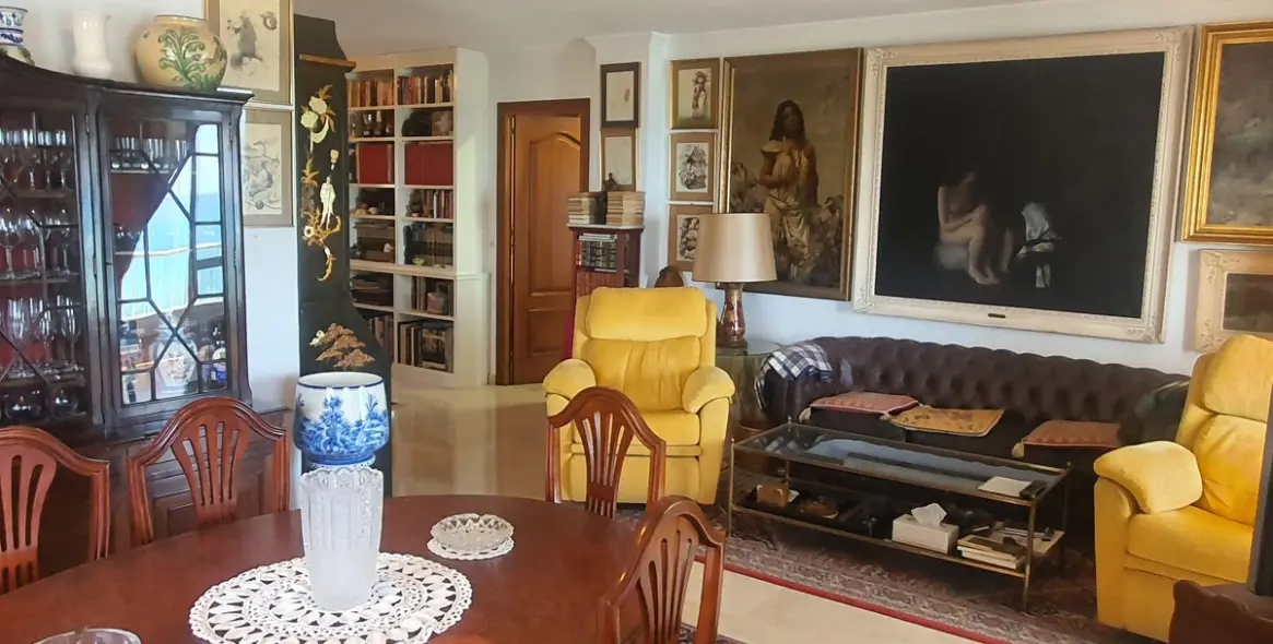 Sale of middle floor apartment in Fuengirola 21