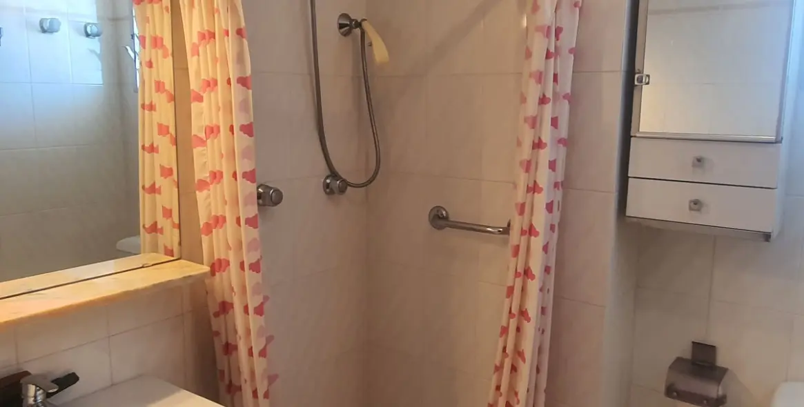 Sale of middle floor apartment in Fuengirola 28