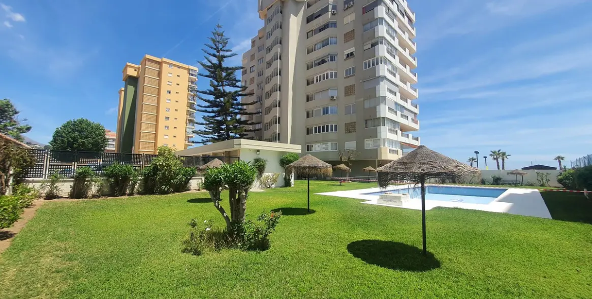 Sale of middle floor apartment in Fuengirola 31