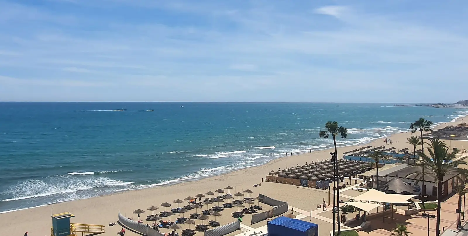 Sale of middle floor apartment in Fuengirola 1