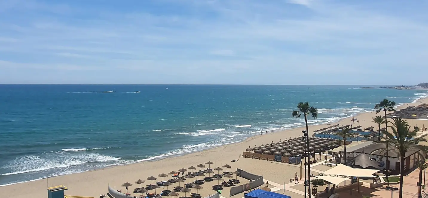 Sale of middle floor apartment in Fuengirola 0