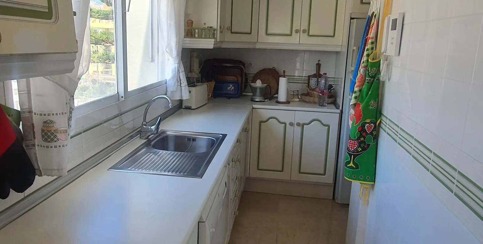 Sale of middle floor apartment in Fuengirola 13