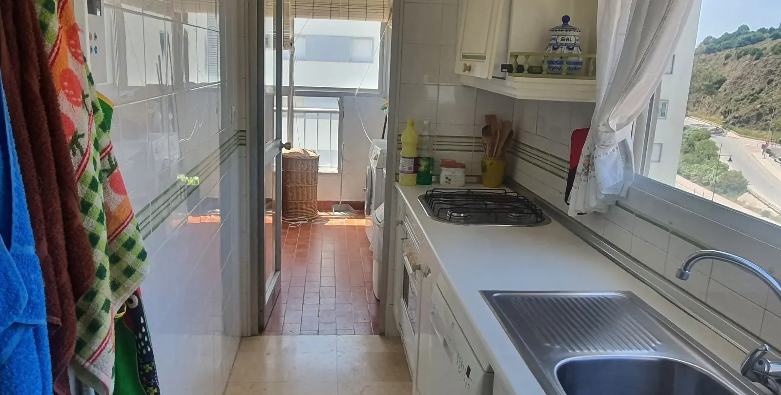 Sale of middle floor apartment in Fuengirola 14