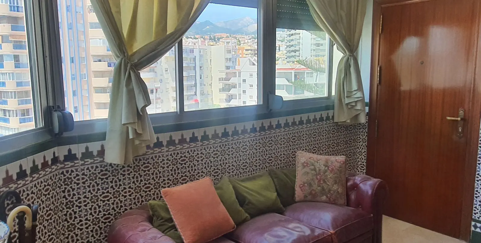 Sale of middle floor apartment in Fuengirola 15