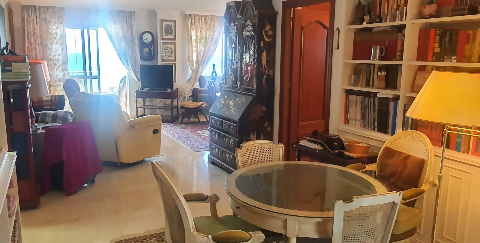 Sale of middle floor apartment in Fuengirola 17