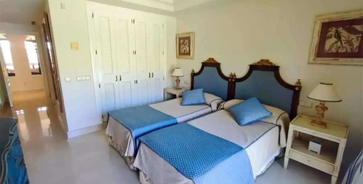 Sale of penthouse duplex in Nueva Andalucía 12