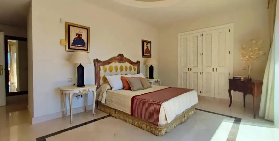 Sale of penthouse duplex in Nueva Andalucía 13