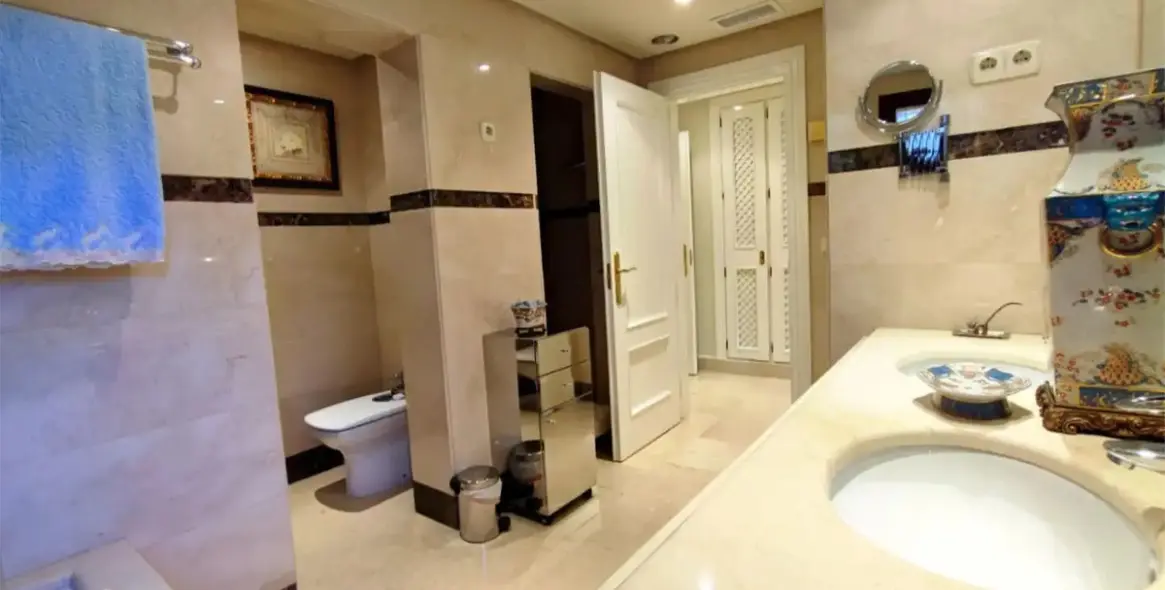 Sale of penthouse duplex in Nueva Andalucía 17