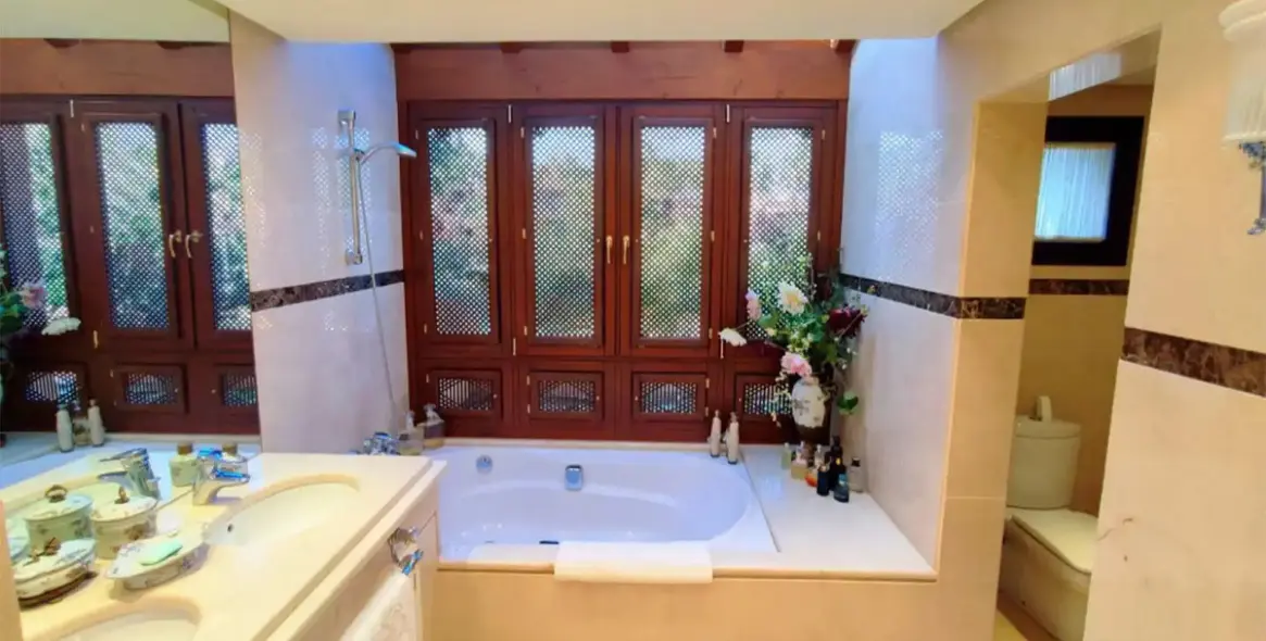 Sale of penthouse duplex in Nueva Andalucía 18