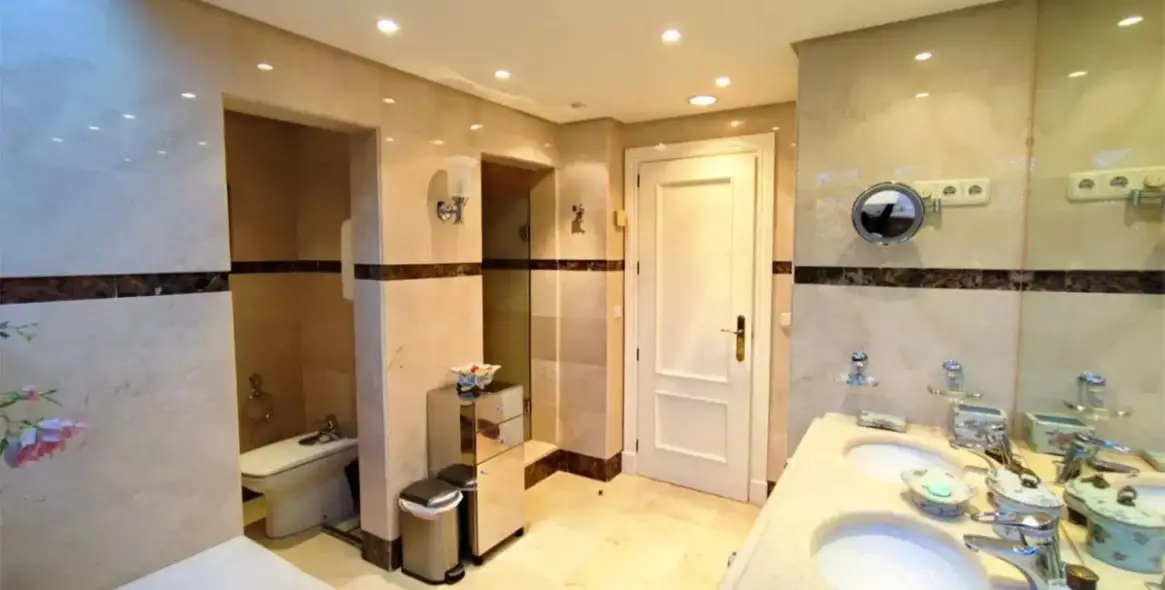 Sale of penthouse duplex in Nueva Andalucía 19