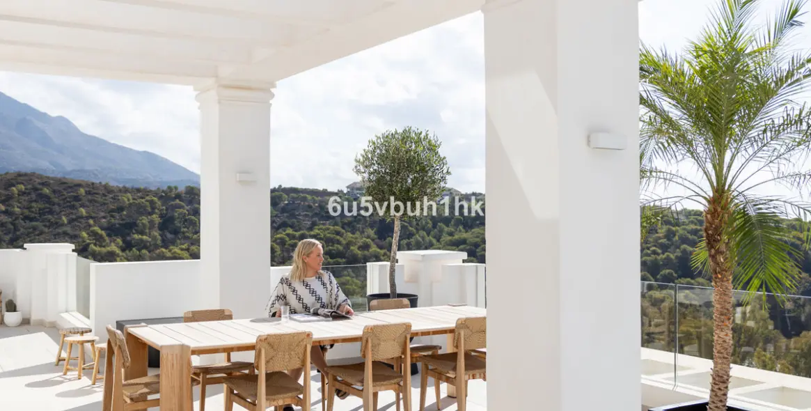Sale of penthouse duplex in Nueva Andalucía 33