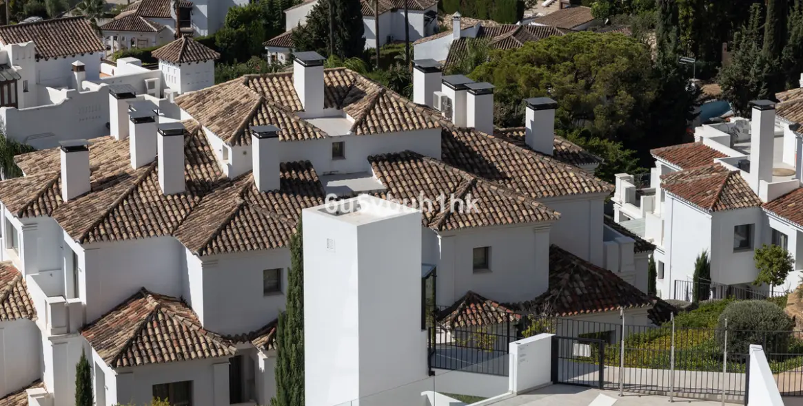 Sale of penthouse duplex in Nueva Andalucía 43