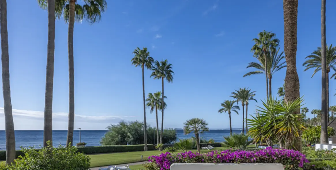 Продажа апартаментов на первом этаже в Estepona 1