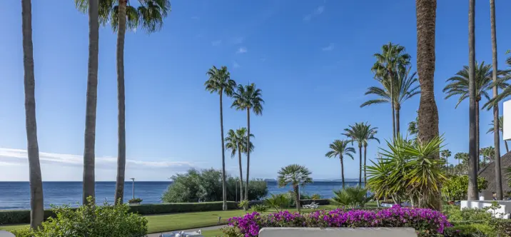 Продажа апартаментов на первом этаже в Estepona 0
