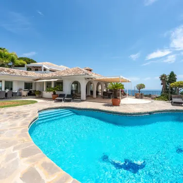 Продажа  отдельно стоящей виллы в Benalmadena