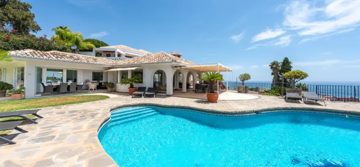 Продажа  отдельно стоящей виллы в Benalmadena 0