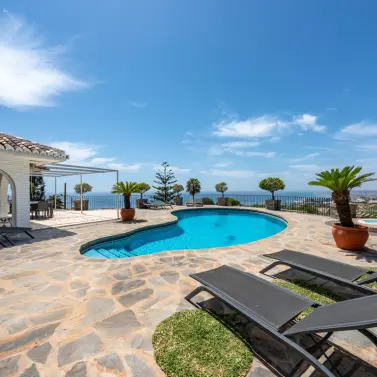 Продажа  отдельно стоящей виллы в Benalmadena