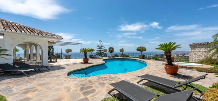 Продажа  отдельно стоящей виллы в Benalmadena 1