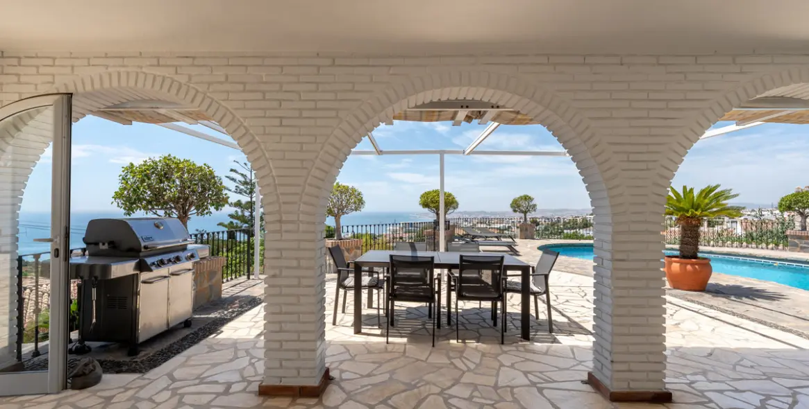 Продажа  отдельно стоящей виллы в Benalmadena 3