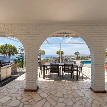 Продажа  отдельно стоящей виллы в Benalmadena