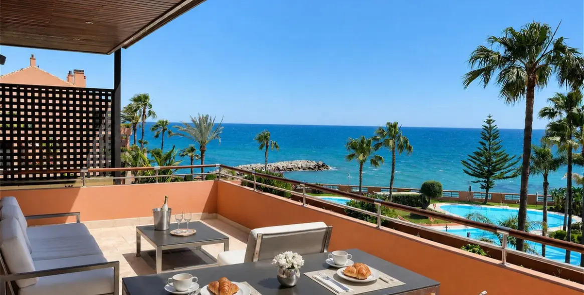 Sale of penthouse in Puerto Banús 1