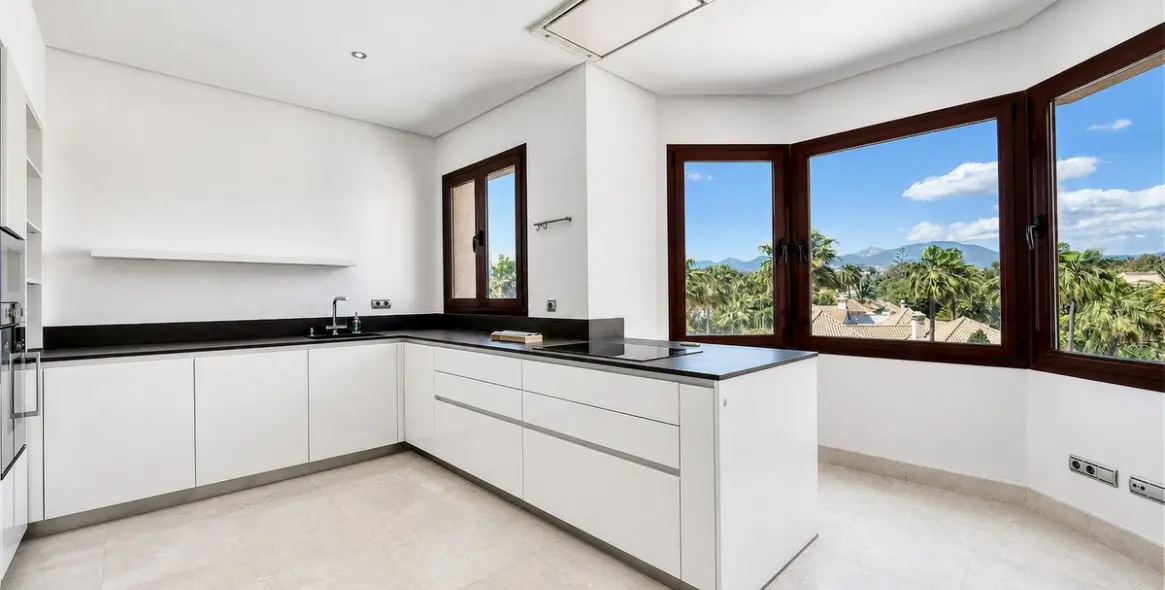 Sale of penthouse in Puerto Banús 5