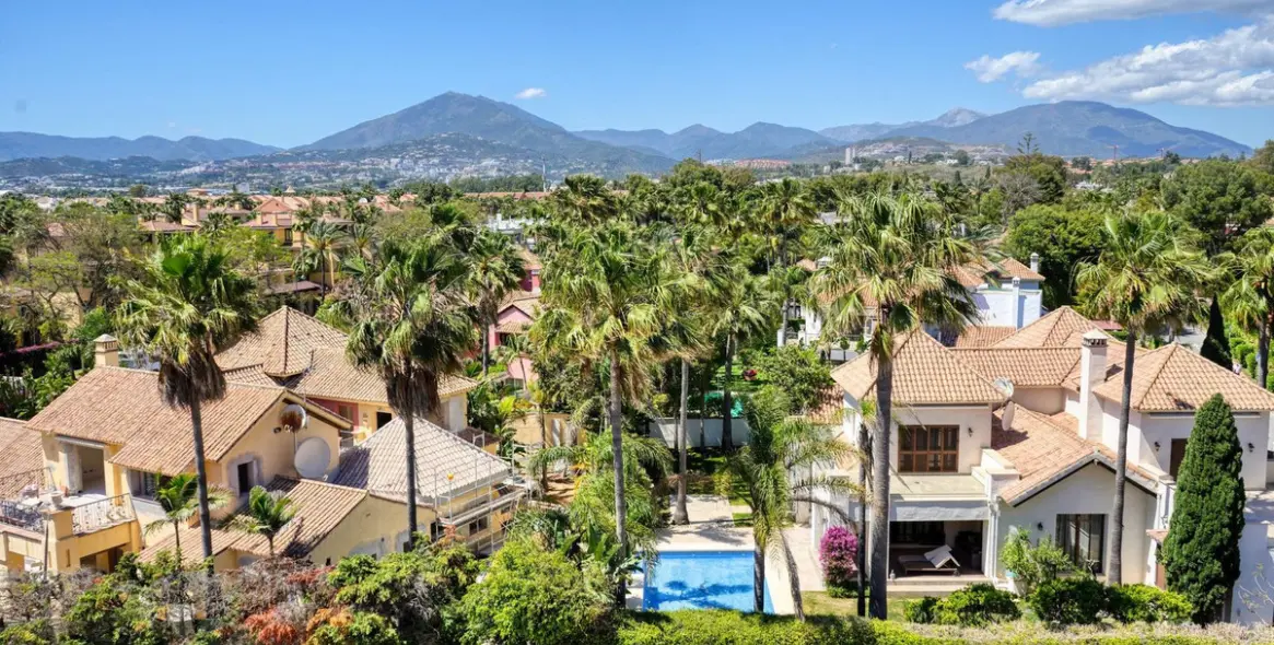 Sale of penthouse in Puerto Banús 14