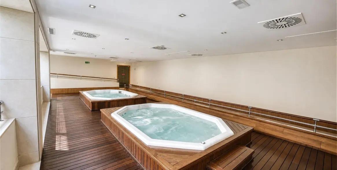 Sale of penthouse in Puerto Banús 19
