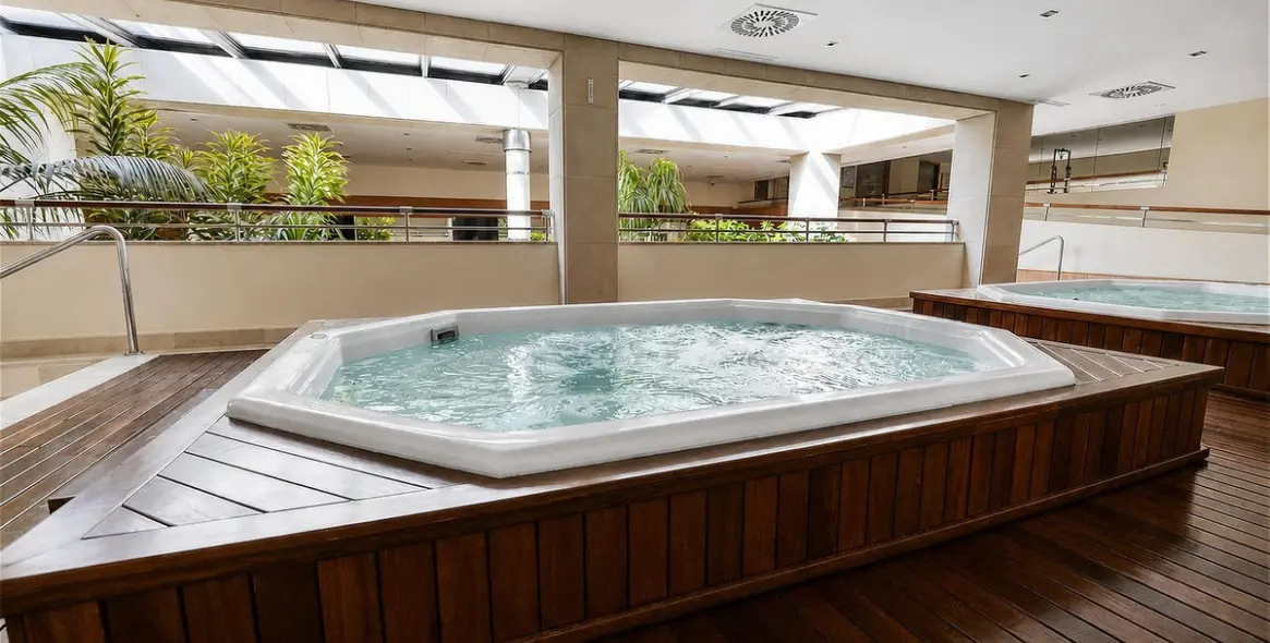 Sale of penthouse in Puerto Banús 21