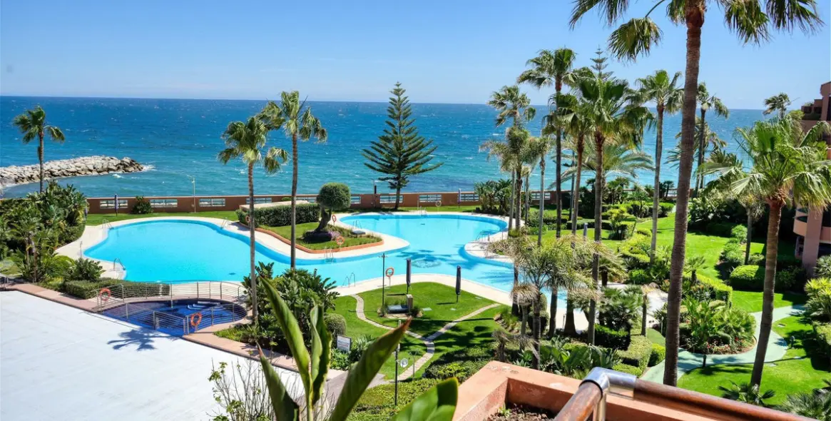 Sale of penthouse in Puerto Banús 22