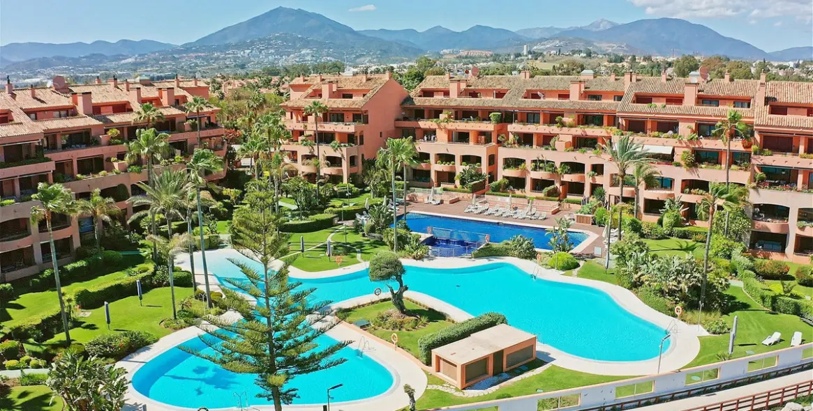 Sale of penthouse in Puerto Banús 23