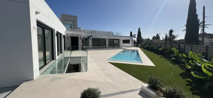 Продажа  отдельно стоящей виллы в Mijas 1
