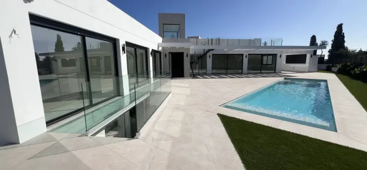 Продажа  отдельно стоящей виллы в Mijas 2