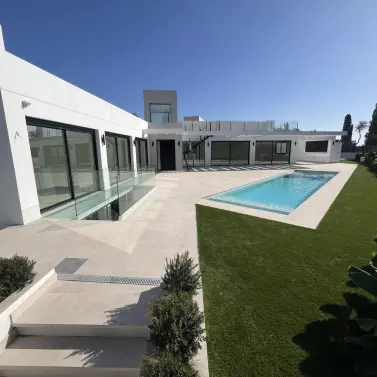 Продажа  отдельно стоящей виллы в Mijas