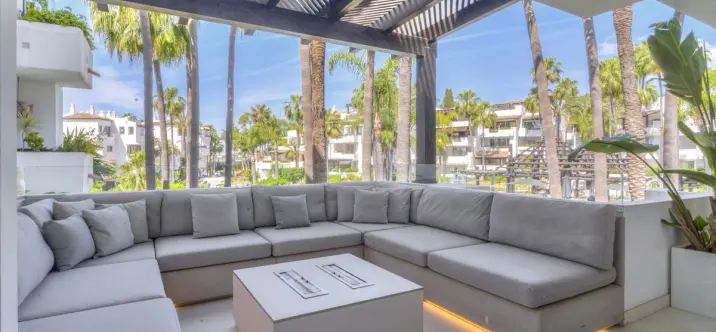 Продажа апартаментов на среднем этаже в The Golden Mile 1