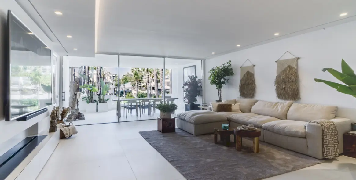 Продажа апартаментов на среднем этаже в The Golden Mile 4
