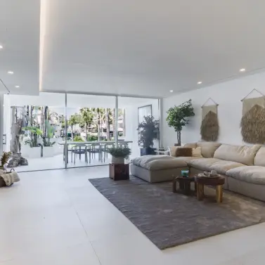 Продажа апартаментов на среднем этаже в The Golden Mile