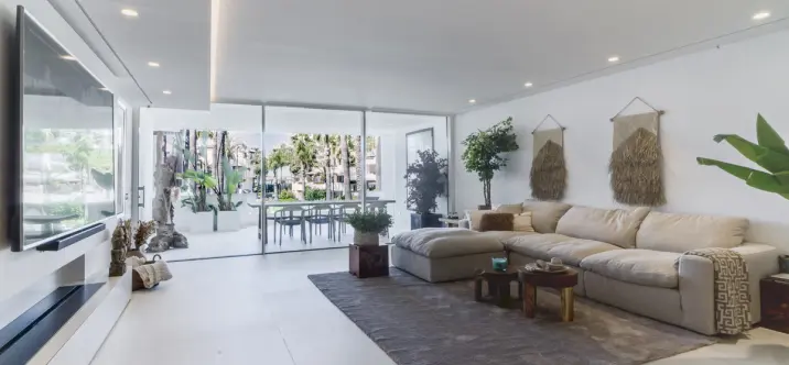 Продажа апартаментов на среднем этаже в The Golden Mile 3