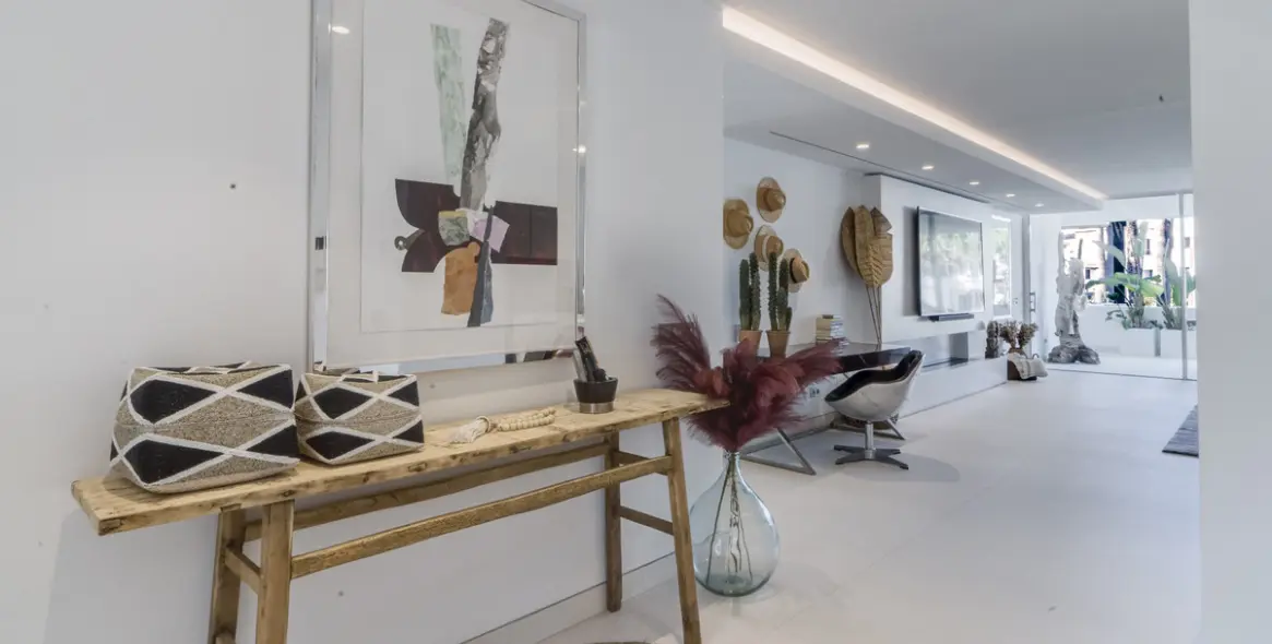 Продажа апартаментов на среднем этаже в The Golden Mile 11