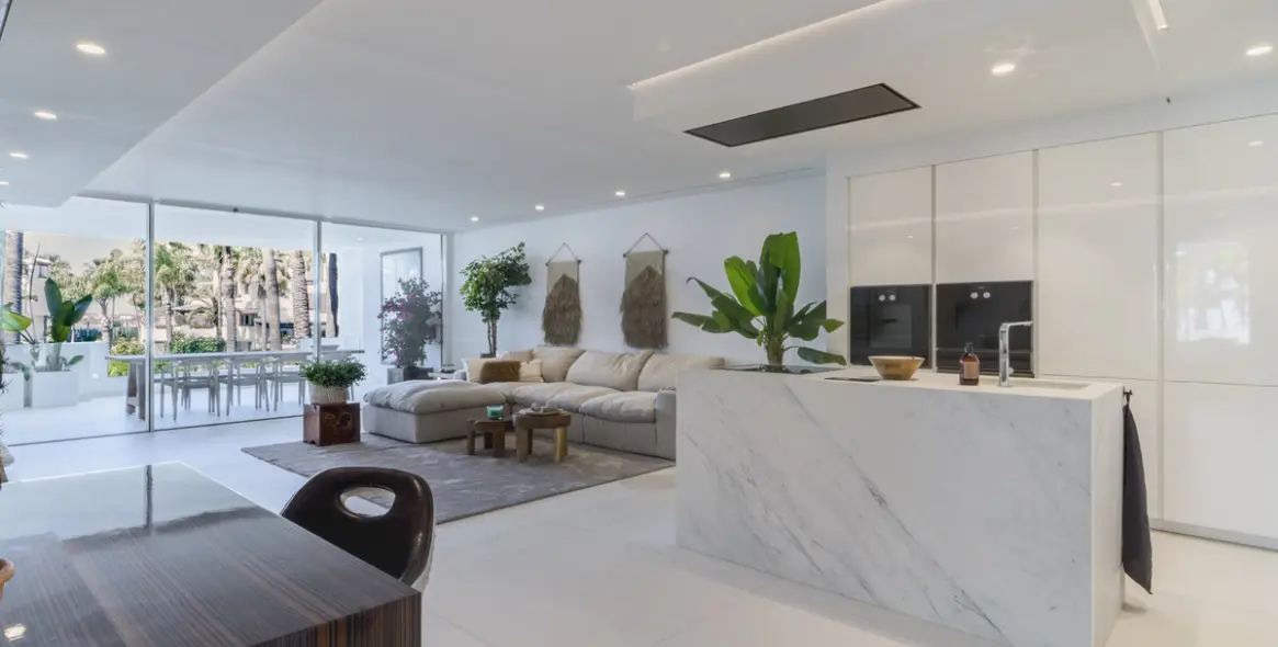 Продажа апартаментов на среднем этаже в The Golden Mile 13