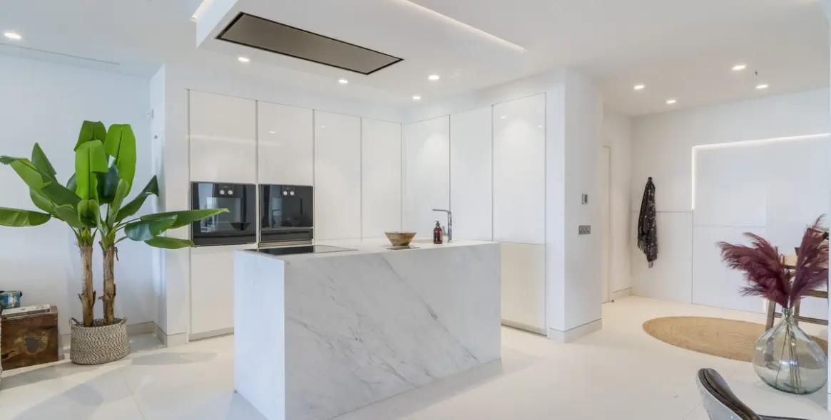 Продажа апартаментов на среднем этаже в The Golden Mile 15