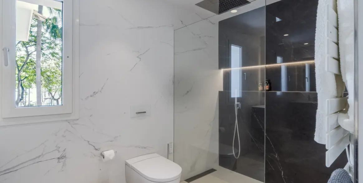 Продажа апартаментов на среднем этаже в The Golden Mile 16