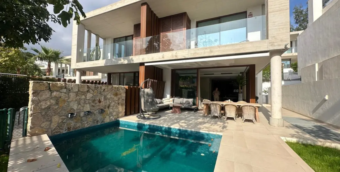 Short-term rent of townhouse in The Golden Mile 1