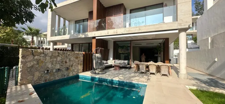 Short-term rent of townhouse in The Golden Mile 0