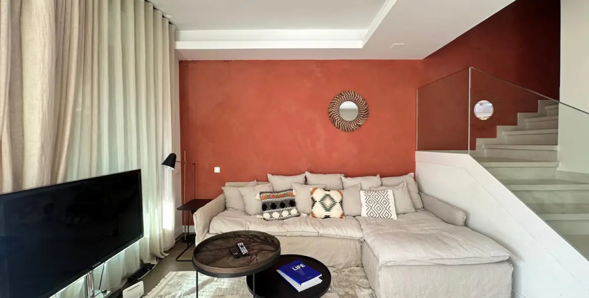 Short-term rent of townhouse in The Golden Mile 2