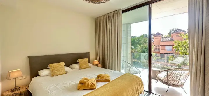 Short-term rent of townhouse in The Golden Mile 3